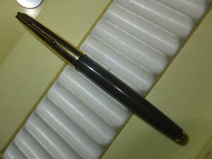 大変古い万年筆、パーカー61です。未チェック　グレー軸　レインボーキャップです。中古並品。