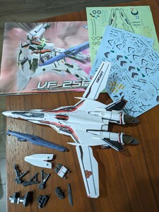 バンダイ　マクロスＦ　vf-25f　完成品　 ジャンク　メサイアバルキリー　アルト機