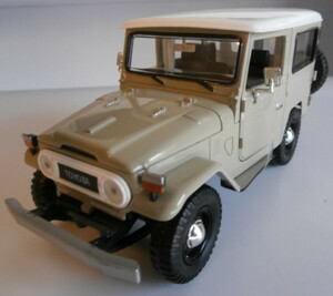 1/24 トヨタ FJ40 ランドクルーザー ベージュ Toyota FJ40 ダイキャスト製ミニカー