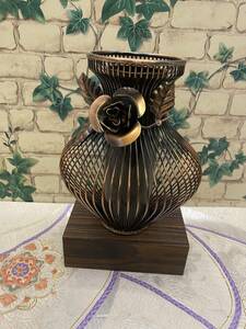デザイン花瓶　花　銅　鉄　レトロ　インテリア　アンティーク　花入　玄関　洋室　和室　雑貨　置物　飾り　和風　洋風　未使用　花器　壺