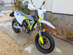 ハスクバーナ Hasqvarna 701 Supermoto スーパーモト 2022年式 低走行 車検残2026年3月迄 メーカー保証2025年2月迄 モタード 美車