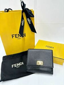 FENDI フェンディ ピーカブー セレリア ロゴ 二つ折り財布 ブラック レザー レディース 箱付き