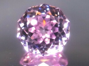 4.47ct 新品・最先端技術のレーザー光線によるニュータイプのカット仕上げ ・３パターンの変色効果・ピンクカラーキュービックジルコニア