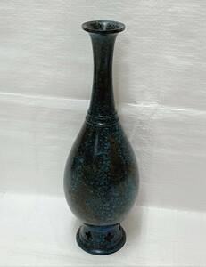珍品　銅器花瓶　鋳銅製スリット脚(台)一体型花瓶　飾り