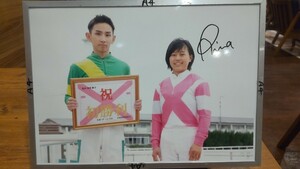 塩津璃菜騎手直筆サインパネル　フィオリーノ　C2 初勝利　園田競馬場　兵庫チャンピオンシップを見に行ったら新人の女の子がいた 永島太郎