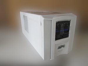 ★NEC/APC Smart-UPS 750 NMT750J 正面ディスプレー搭載★中古★バッテリ交換期日Jun-2019★