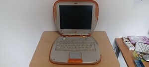 Apple　クラムシェル　ノートパソコン　M2453 ジャンク品　カラーオレンジ　i BOOK 