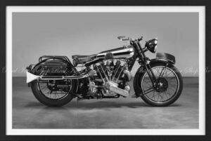 ブラフ・シューペリア SS100 1924-40年 ”オートバイのロールスロイス” モノクロ 【額縁印刷】 壁紙ポスター 603×402mm 001SMGF2