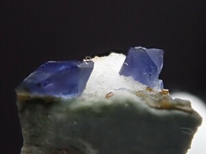 【宝石質なW結晶】ベニトアイト&ジョアキナイト　ベニト石&ジョアキン石　原石　標本