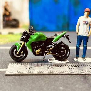 【ZZ-044】1/64 スケール カワサキ Z750 バイク フィギュア ミニチュア ジオラマ ミニカー トミカ