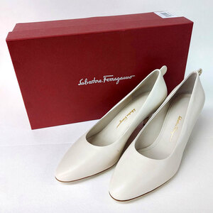 【73623BS】未使用・訳あり品　Salvatore Ferragamo/フェラガモ　パンプス　6　23.5cm　JUDY　01Q863　ベージュ　ヒール5.5cm