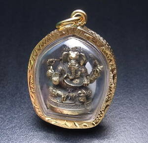 【No,6】インド 商売繁盛の神様 ガネーシャ神 ミニチュア像の入ったペンダントヘッド