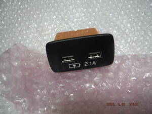 スバル USB コンセント　ターミナル 　品番　86257SJ420 2口 