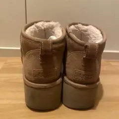 UGG