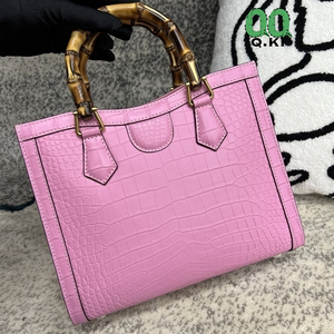 新入荷 高級な可愛いバッグ ミニーバッグ 高級クロコダイルレザー マット仕上げ 手持ちレディースバッグ ショルダーバッグ ピンク