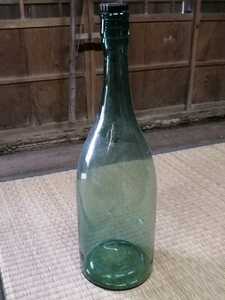 吹きガラス　一升瓶　明治後期　ネジ蓋付き　ガラス　瓶　ガラス工芸　酒器　徳利　ボトル　酒屋　G116m5