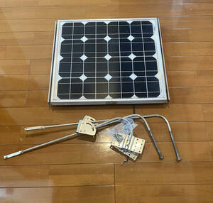 中古太陽光パネル DC12V 1枚　中古ソーラーパネル　DIY 自家消費　　取り付け金具付き