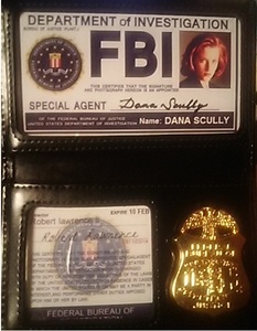 ★FBIバッジ＋ホルダー＋ IDカード2枚／ X-FILE／Xファイル／DANA SCULLY／コスプレ！／送料￥185★ 