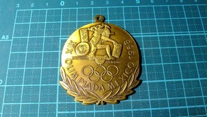 レア 限定品 昭和レトロ 1968年 メキシコオリンピック アステカ　五輪大会 記念品 記念章　記念メダル　記章　スーベニア　章牌