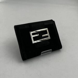 2 FENDI フェンディ ミニ財布　ミニウォレット　二つ折り ズッカ柄 ズッキーノ　キャンバス ジャガード　エンボスロゴ　エンボス金具