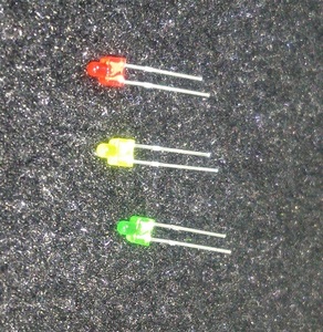 凸型ＬＥＤ　緑色　先端直径２ｍｍ　先端長２．５ｍｍ　３０個