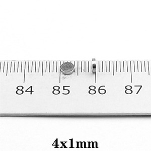 ネオジム　永久磁石　小型円形磁石　Ｎ35　4ｍｍx1mm　強力　A2698