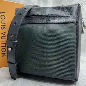 【極美品】ルイヴィトン LOUIS VUITTON サヤン ショルダーバッグ ボディバッグ タイガ レザー 斜め掛け メンズ ビジネス グリーン ブラック