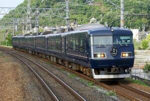 鉄道写真　西日本旅客鉄道(JR西日本)　117系7000番台　ウエストエクスプレス銀河　KGサイズ