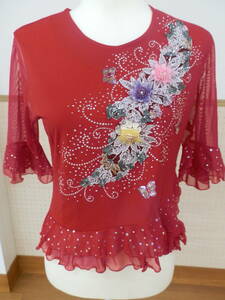 PYRAMID　赤花刺繍の綺麗なトップス