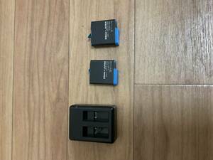 Gopro 8用予備バッテリー×2 および充電器