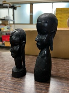 FJ0621 年代物 アフリカ 木彫 オブジェ 2体 木彫り置物 黒檀 民族 彫刻 アート インテリア 仏像 像