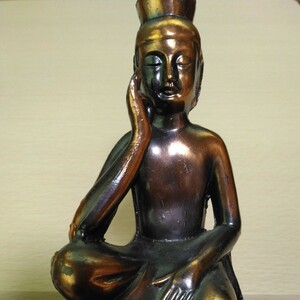 弥勒菩薩像 台座つき 約19cm 傷・変色あり 仏像 置物 仏教美術 古美術 ブロンズ オブジェ 骨董品