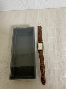 GUESS WATCH/ゲス腕時計/ウォッチ/動作不動/部品取り用/ベルト難留め具欠損使用感/元箱ではない変色削れヒビ汚れ/小傷汚れ等経年/ジャンク