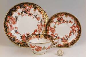  R・C・ダービー ＝ Pカップ＆ソーサー&プレート. 8439 IMARI. (1級品)　