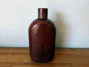 ウィスキー フラスク（ボトル） ■ガラス瓶に革巻/およそ500cc ■1940～50年頃の品 ■英国蚤の市で購入 ★擦れ・汚れ など ■送料￥520～