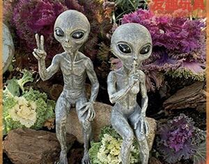 UFO 宇宙人 樹脂 彫像 エイリアン ペアー 花園 庭 玄関 リビング お部屋 インテリア オフィス 置物 2体セット 飾り 面白い 人気
