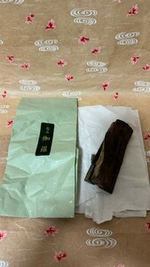 越南（伽羅）タトウ紙付　55g 香木 香道具 香道 樹脂分の多い沈香 茶道｜沈香 伽羅｜古美術 六国五味 茶道具 骨董品｜お香 ベトナム産