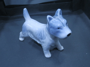 日本犬　白磁に薄いグレー　オキュペイドその前後ぐらいの想定　
