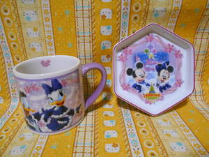 ♪ディズニー美品東京ディズニーランドクリスマスウィッシュ2011陶器製カップ＆六角形プレート皿ミッキー＆ミニー＆ドナルド＆ディジー