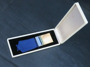 83APR21【横浜古物】1964　オリンピック　東京大会　TEAM　OFFICIAL バッジ 　紺色リボン