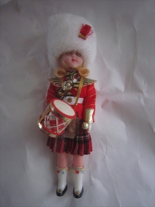 レア　スリープアイ イギリス 英国 ロンドン 近衛兵 民族衣装 兵隊 ドール 人形　ケース付　 高さ：約23cm
