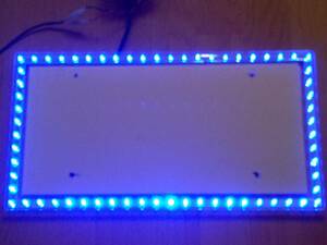 大型24Ｖ流れる青色LEDナンバーフレーム・デイライト　夕暮れ時の目立ち度抜群
