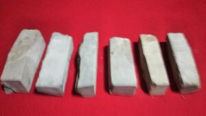白っぽい小ぶり砥石6個、小刃物研磨用天然砥石
