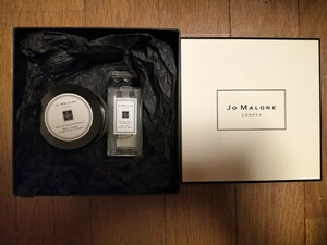 【新品・未使用】JoMALONELONDON　イングリッシュペアー＆フリージア　ボディクレームとバスオイルのセット!!（箱付き）