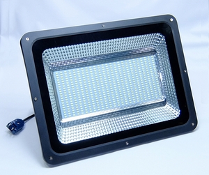 ◆最新！薄型軽量 高光度SMD LED200W投光器ブラック！爆光2000W相当 店舗/工場/駐車場に！◆