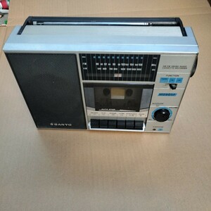 昭和レトロ SANYO M2805F ラジオ　ラジカセ 60508-10