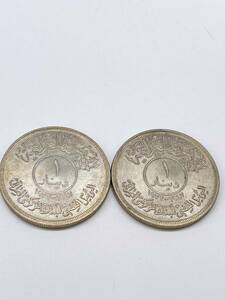 N35009 【希少】イラク IRAQ 1972 1ディナール 銀貨 ２枚セット 中央銀行25周年記念 外国硬貨 記念硬貨 1DINAR