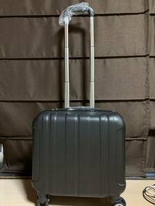未使用　スーツケース キャリーケース 機内持ち込み 超軽量 18インチ ssサイズ 黒　ブラック　四輪