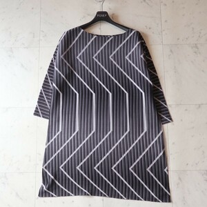 新品同様★イッセイミヤケ ISSEY MIYAKE★ギザギザ柄グラデーションプリーツ ワンピース size 2 ★PLEATS PLEASE