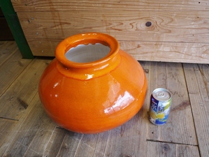 オレンジ色の【壷】つぼ　壺　ポット　ジャー　H25cm　W39cm 口直径14cm　陶器　 必見！